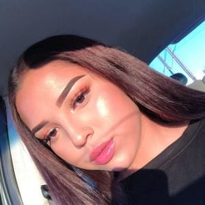 Meet your Posher, Larissa
